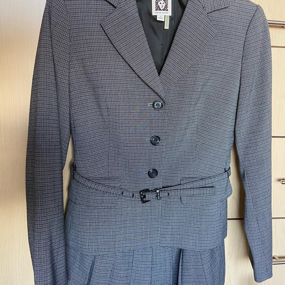 Anne Klein 2pc business blazer/skirt suit multi colored